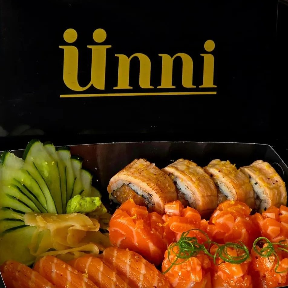 EXPRESSO UNNI  + 04 Hot Holl + Refrigerante (200mL)