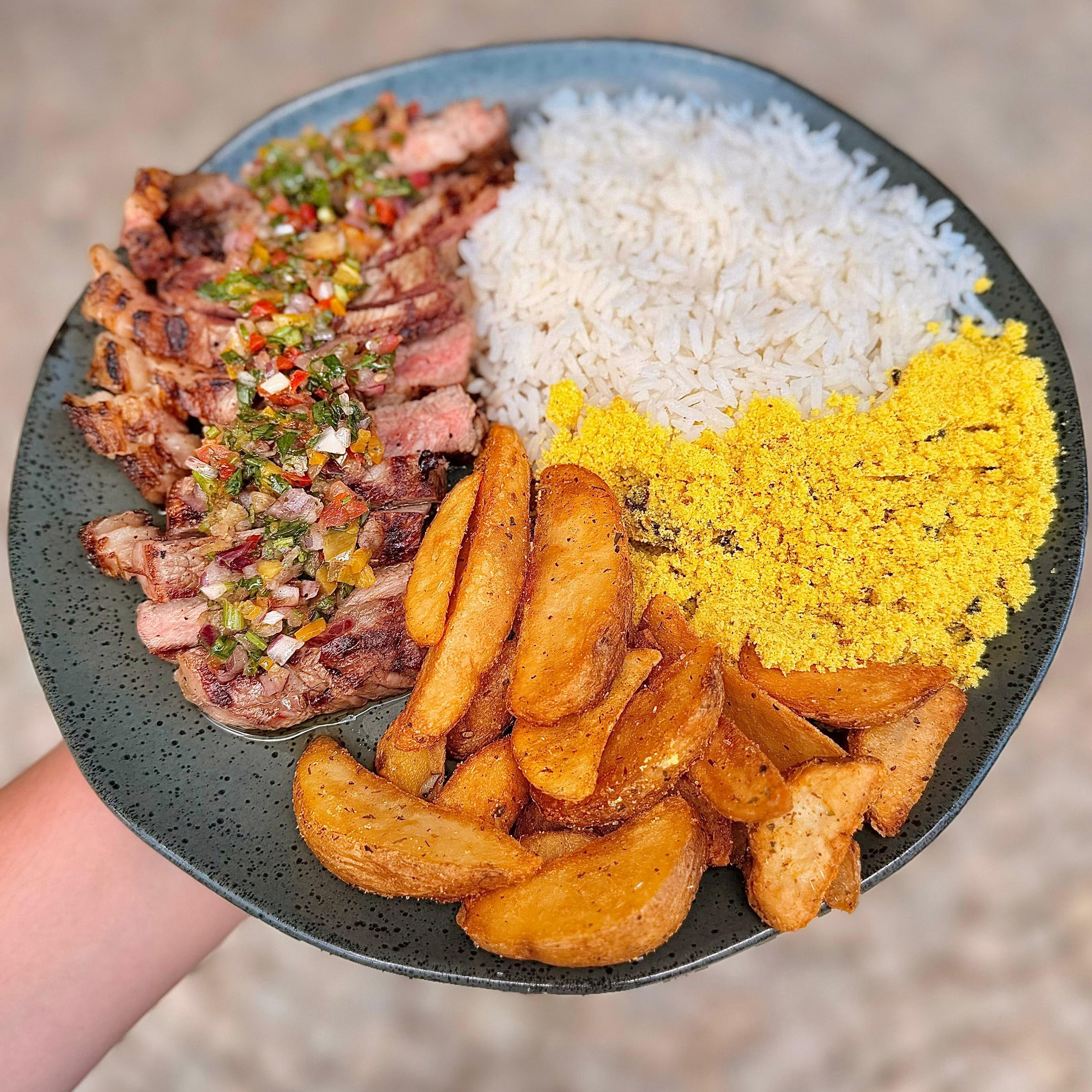 Chorizo com Salsa Criolla