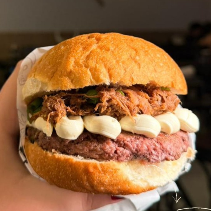 Burguês de Abril  (Costela Desfiada + Cream Cheese)