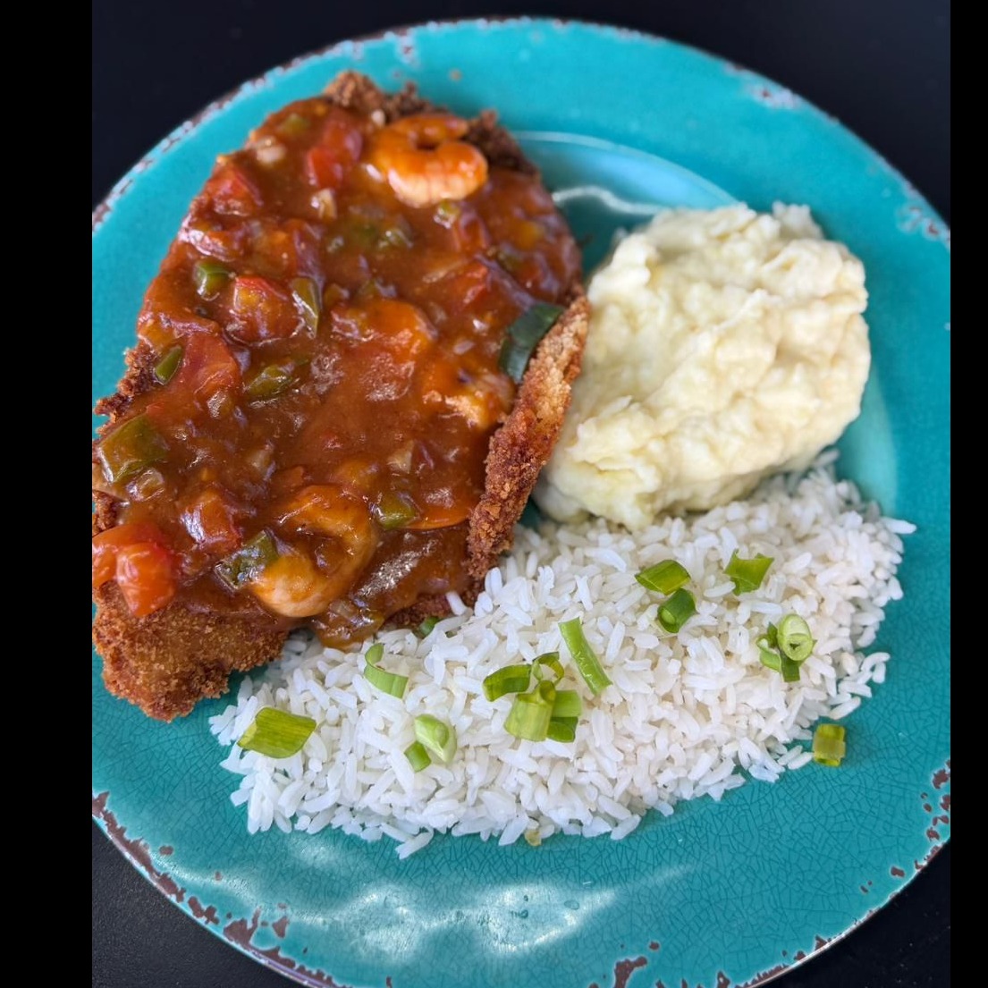 Tilápia Empanada ao Molho de Camarão