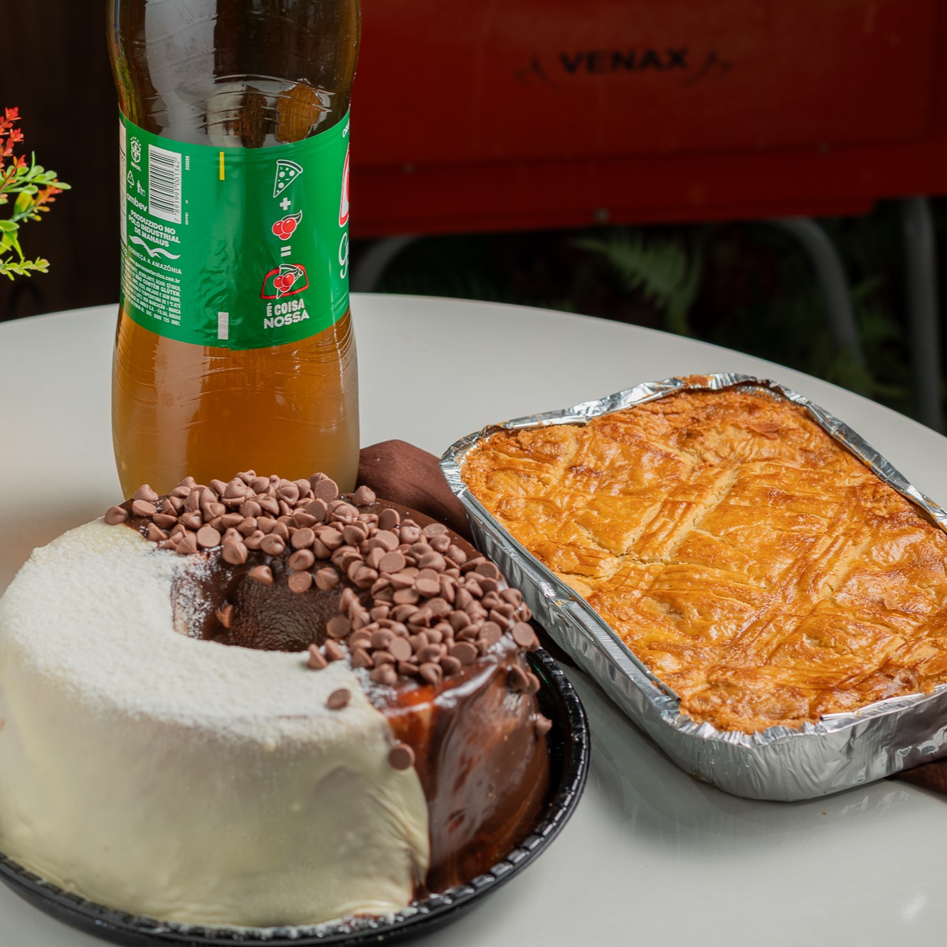 Kit Festa 5 - Confra - 1x Empadão de frango G, 1x Bolo Tradicional Grande e 1x Refrigerante de 2L