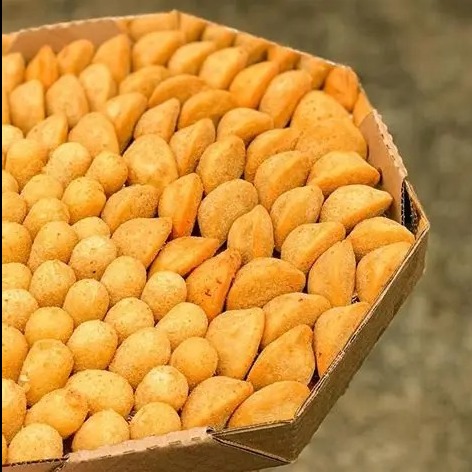 Cento salgadinho frito 