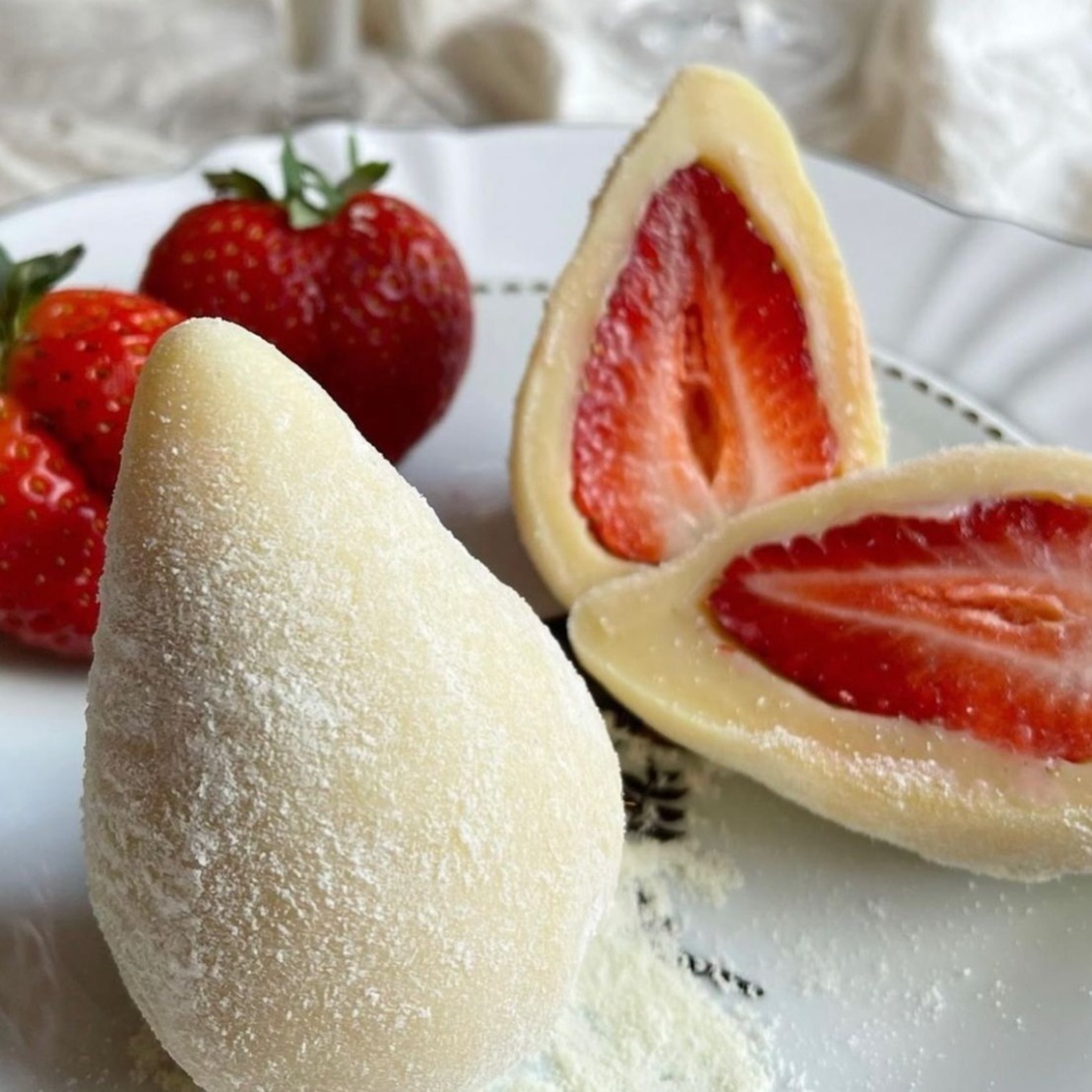 Coxinha de Morango com brigadeiro de Leite Ninho