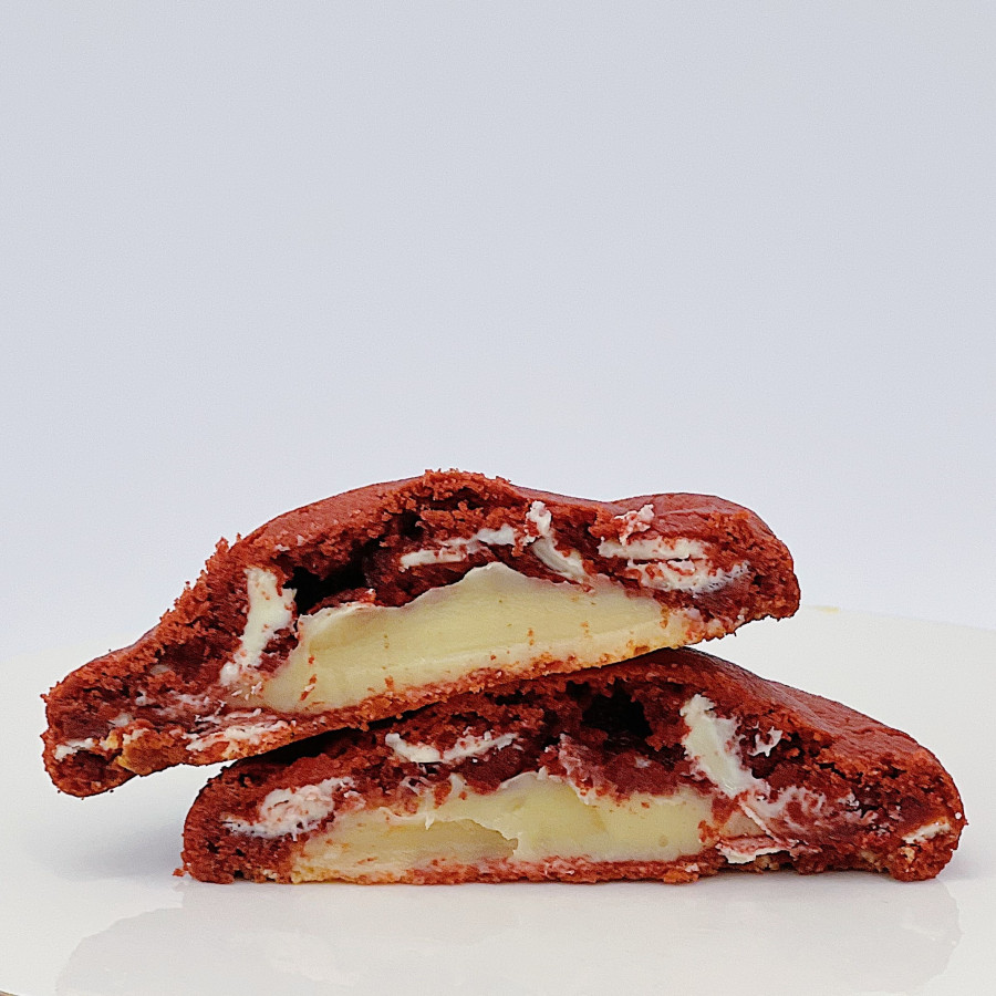 Cookie Red velvet com brigadeiro branco