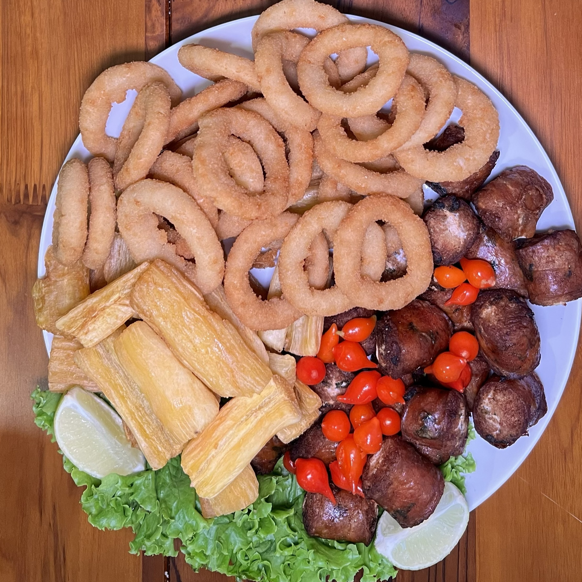 ** Linguiça Artesanal + Mandioca + Anel Cebola **
