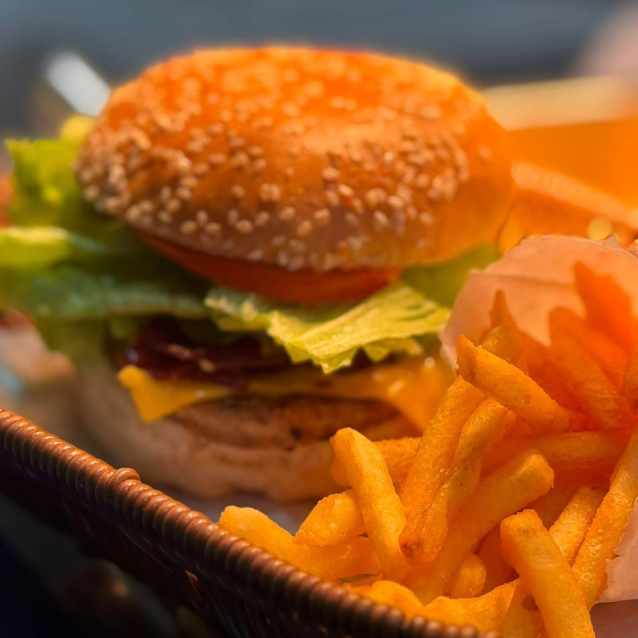 COMBO: X BURGUER, BATATA E GUARACAMP