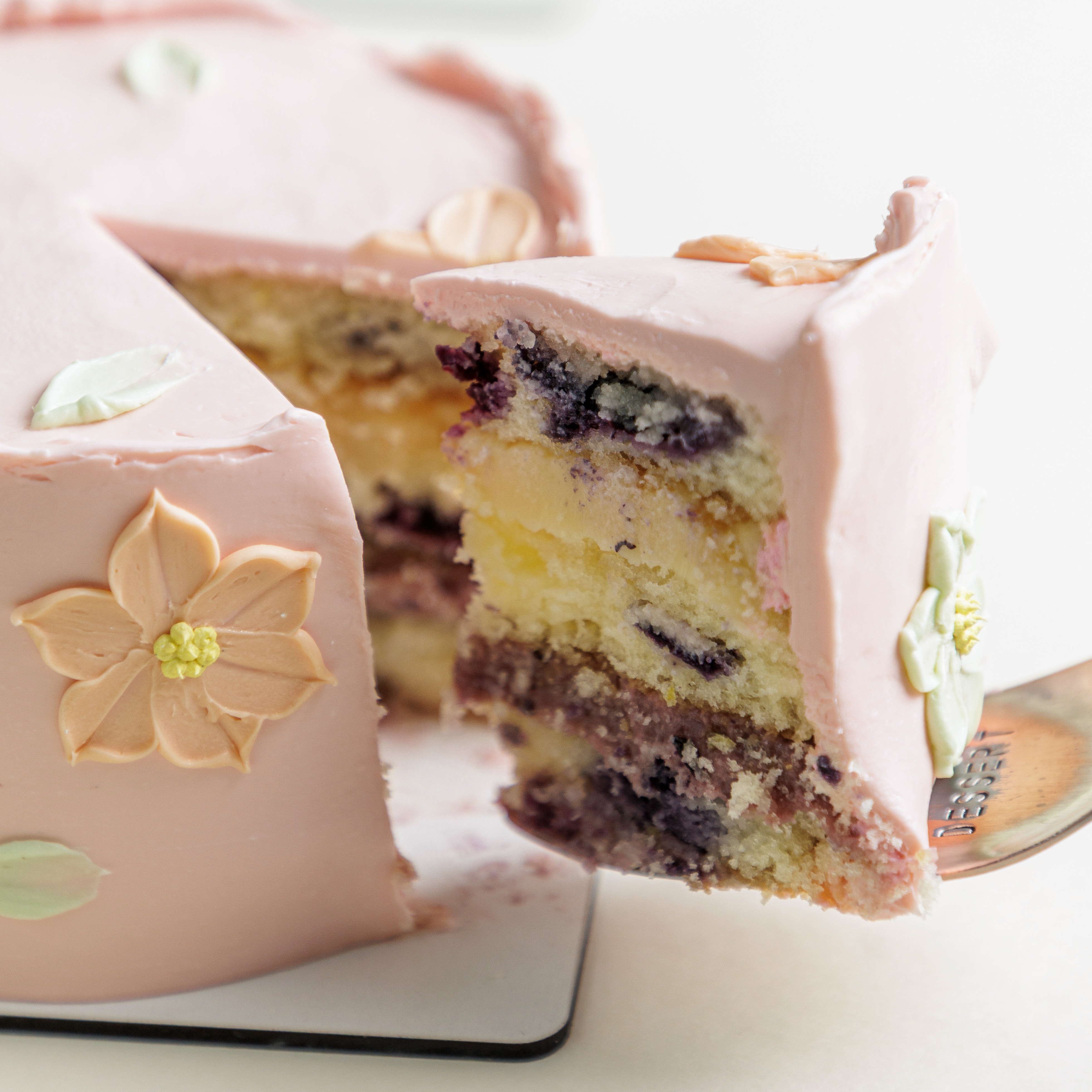 Mini bolo Flores - Limão Siciliano e Frutas Vermelhas
