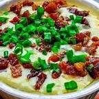 Batata recheada molho branco brocolis e bacon 550gr