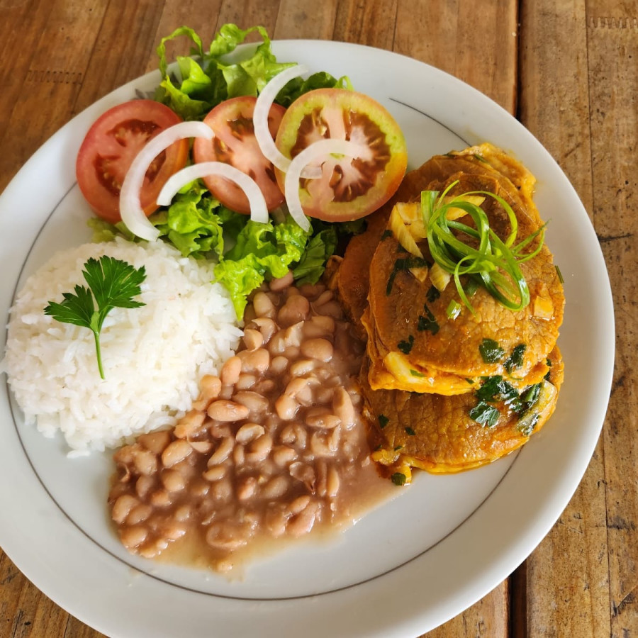 CARNE DE PANELA COM FAROFA