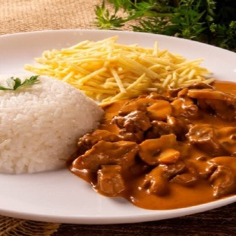 STROGONOFF DE CARNE