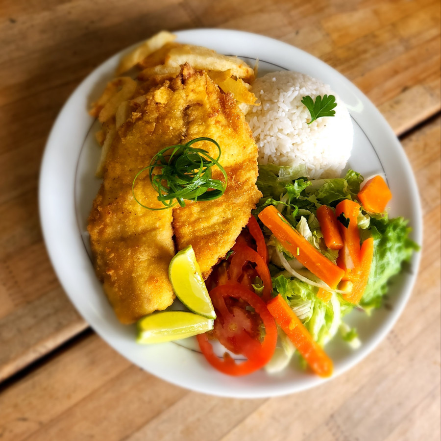 FILE DE PESCADA COM FRITAS