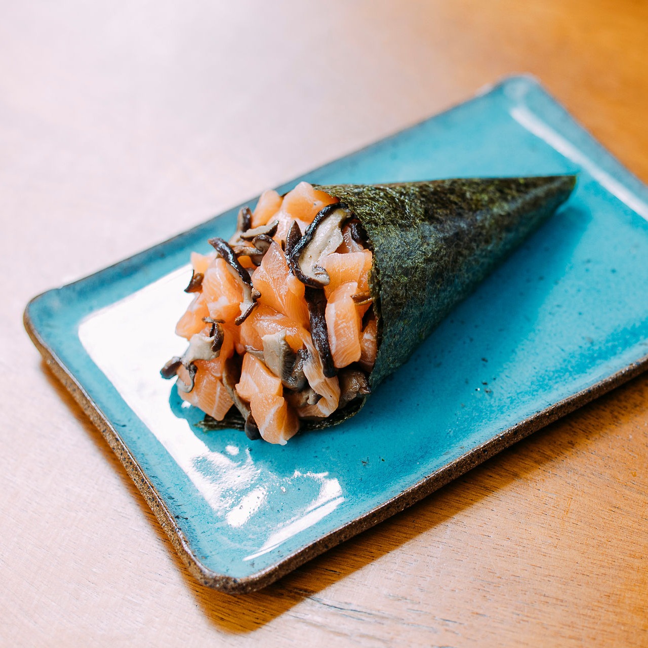 Temaki Salmão com Shitake