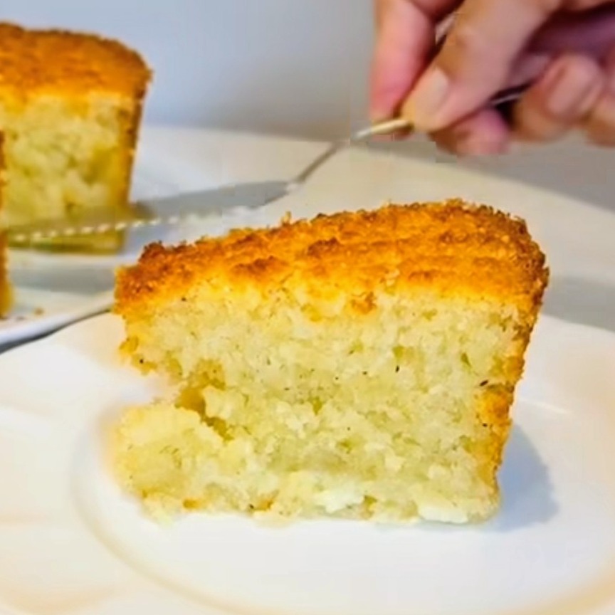 fatia de bolo de macaxeira 