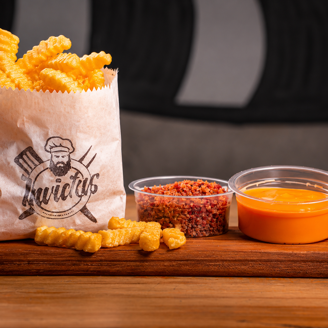 Batata Frita Crinkle com cheddar e bacon