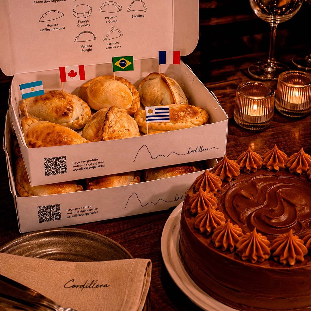 “Festa em Casa” 12 Empanadas + Bolo de chocolate com doce de leite