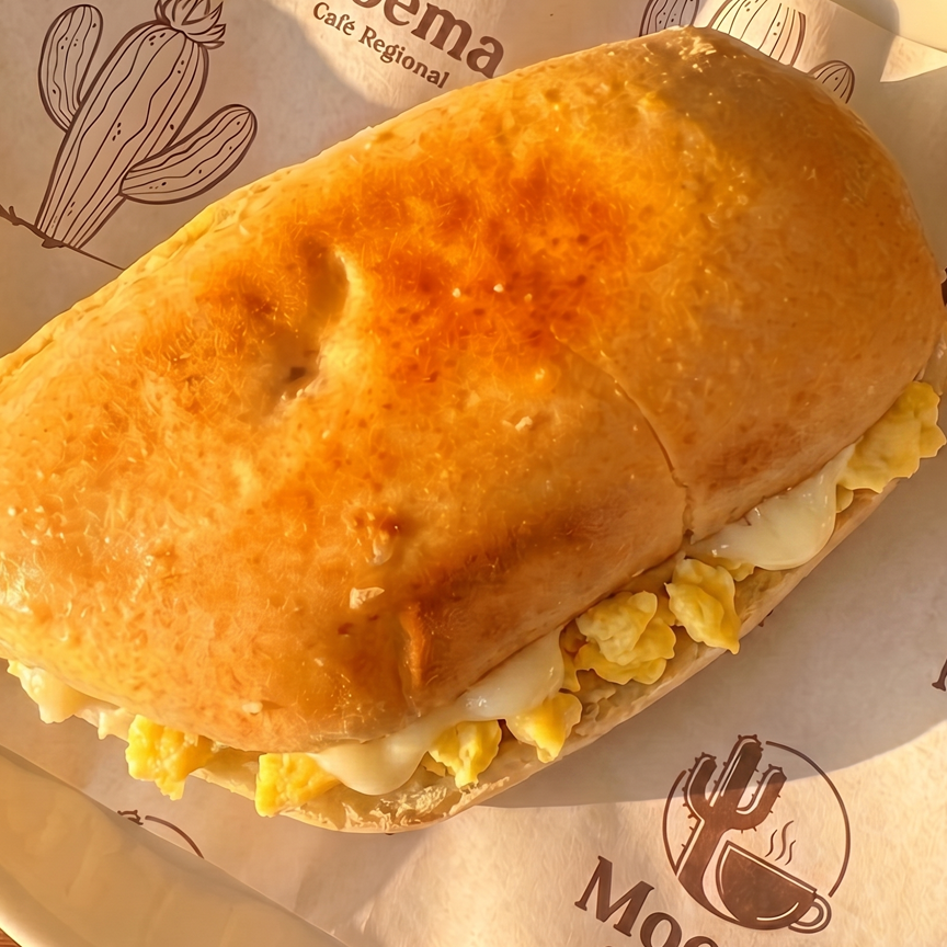 Sanduíche Ovo e Queijo
