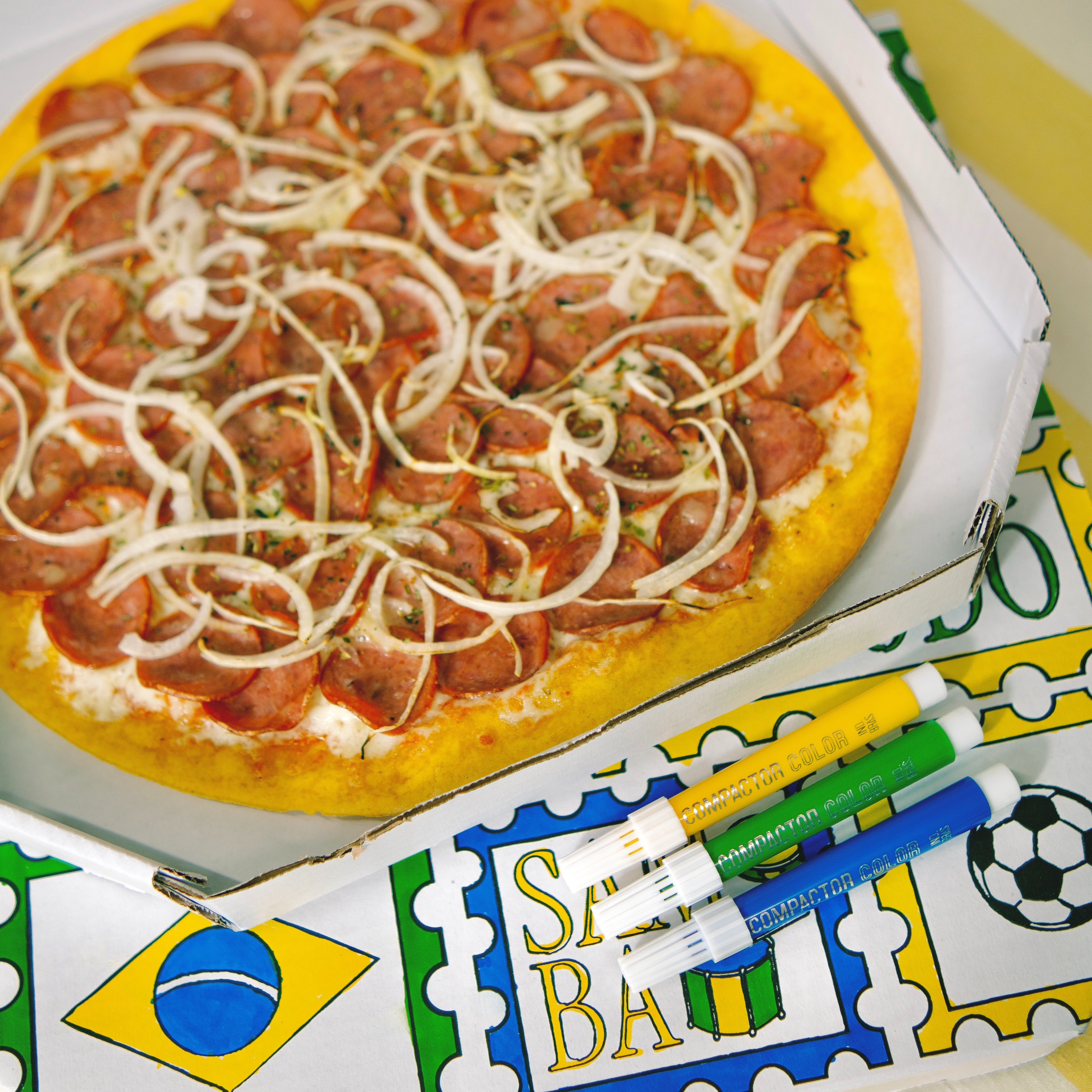 Ganhe 1 kit canetinhas Compactor na compra de 2 Pizzas G