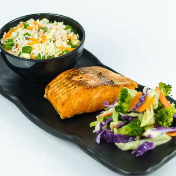 Teppan Yaki Salmão com Legumes + Arroz com Brócolis  Individual
