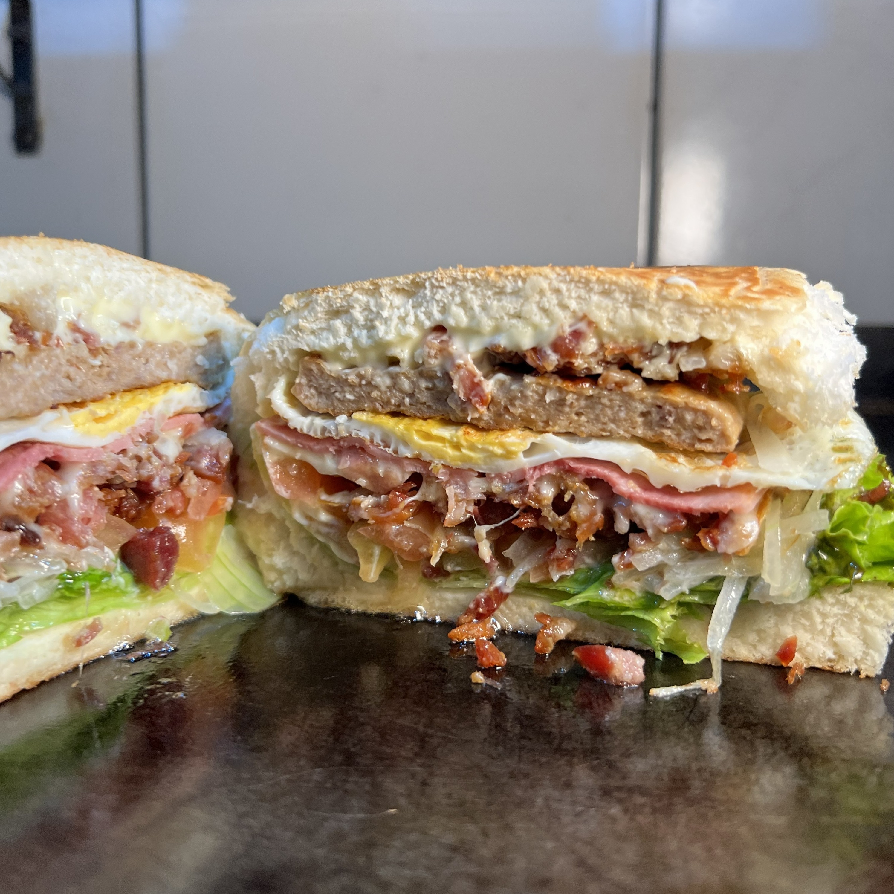 ** Burguer Bacon + Batata M + Poty 2L **