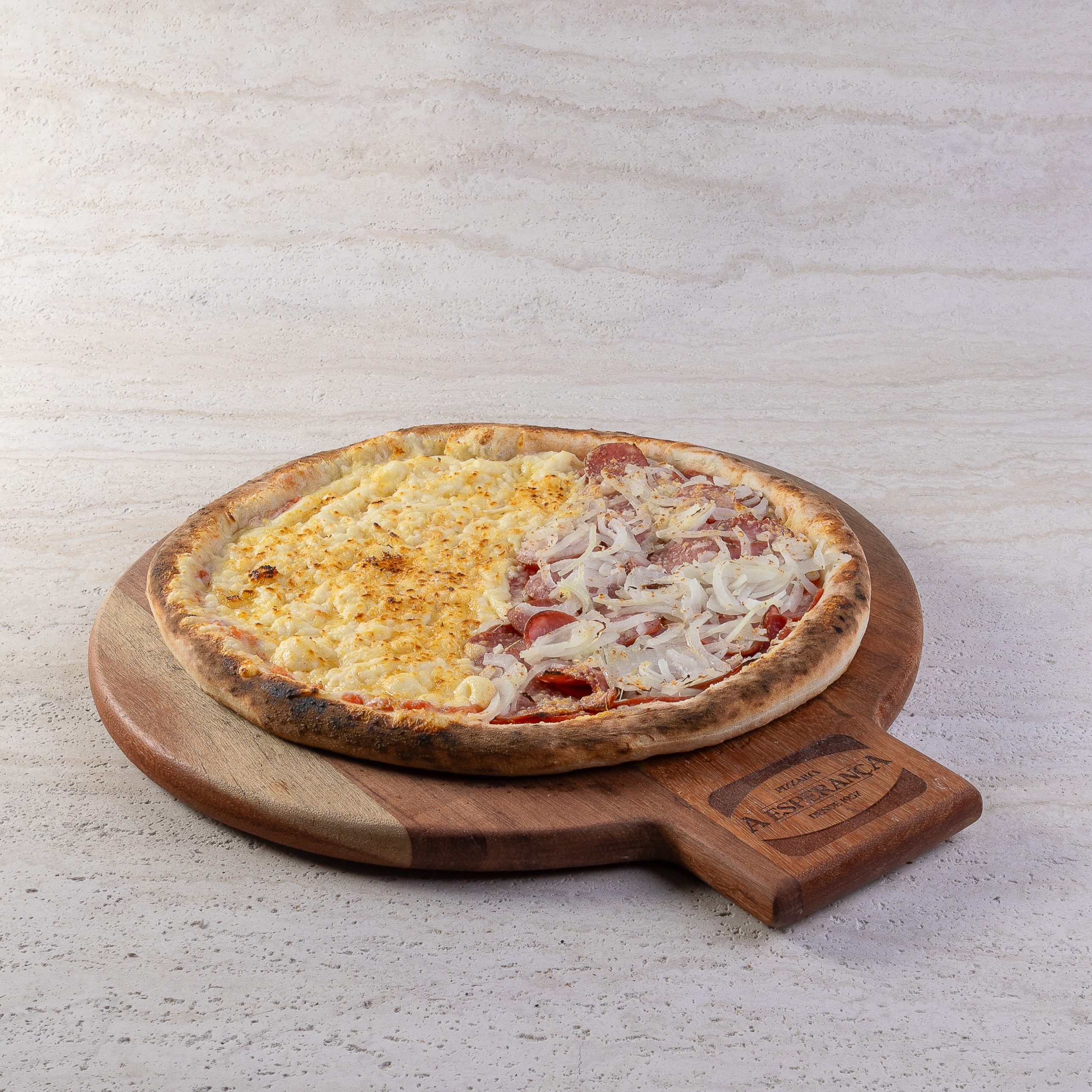 1/2 Gratinata 1/2 Calabresa com Cebola