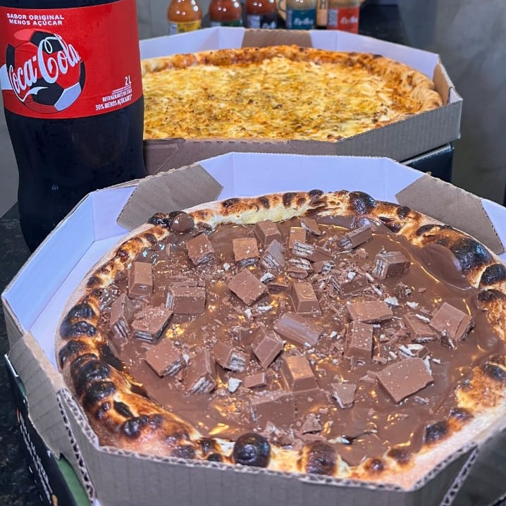 ** 4 queijos 40cm + Kit Kat 30cm + Coca 2L **