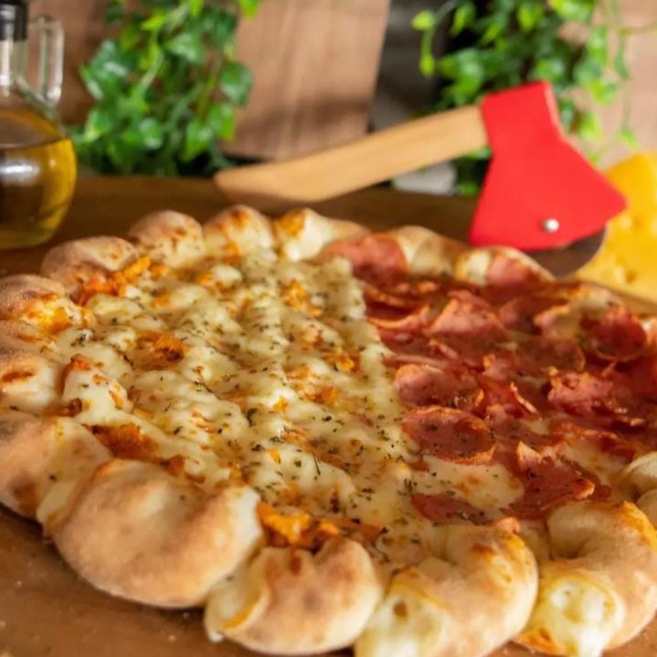  Pizza 1/2 Portuguesa 1/2 Frango c/Catupiry - 8 Fatias