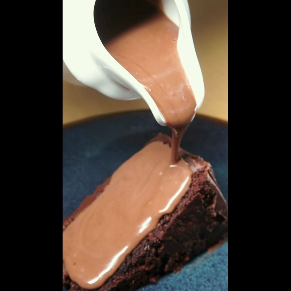 Bolo de Chocolate C/ Calda