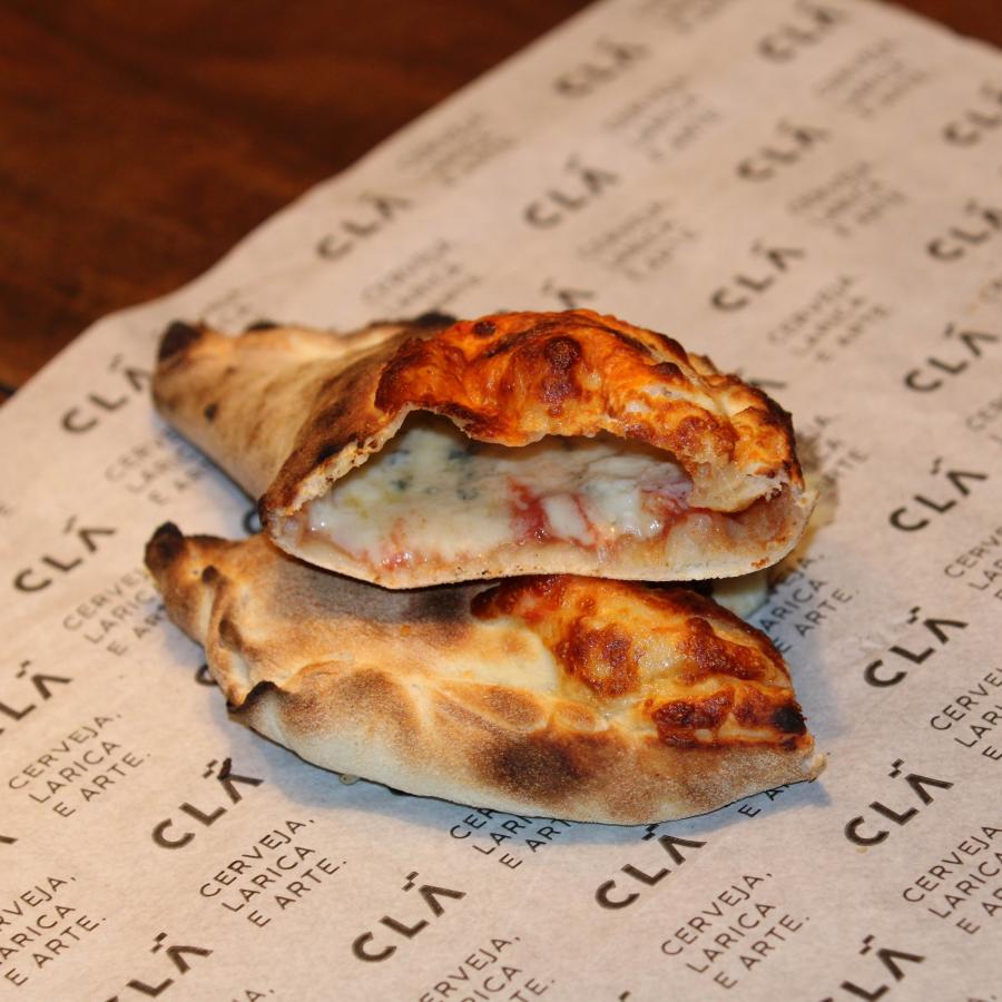 Calzone de Quatro Queijos