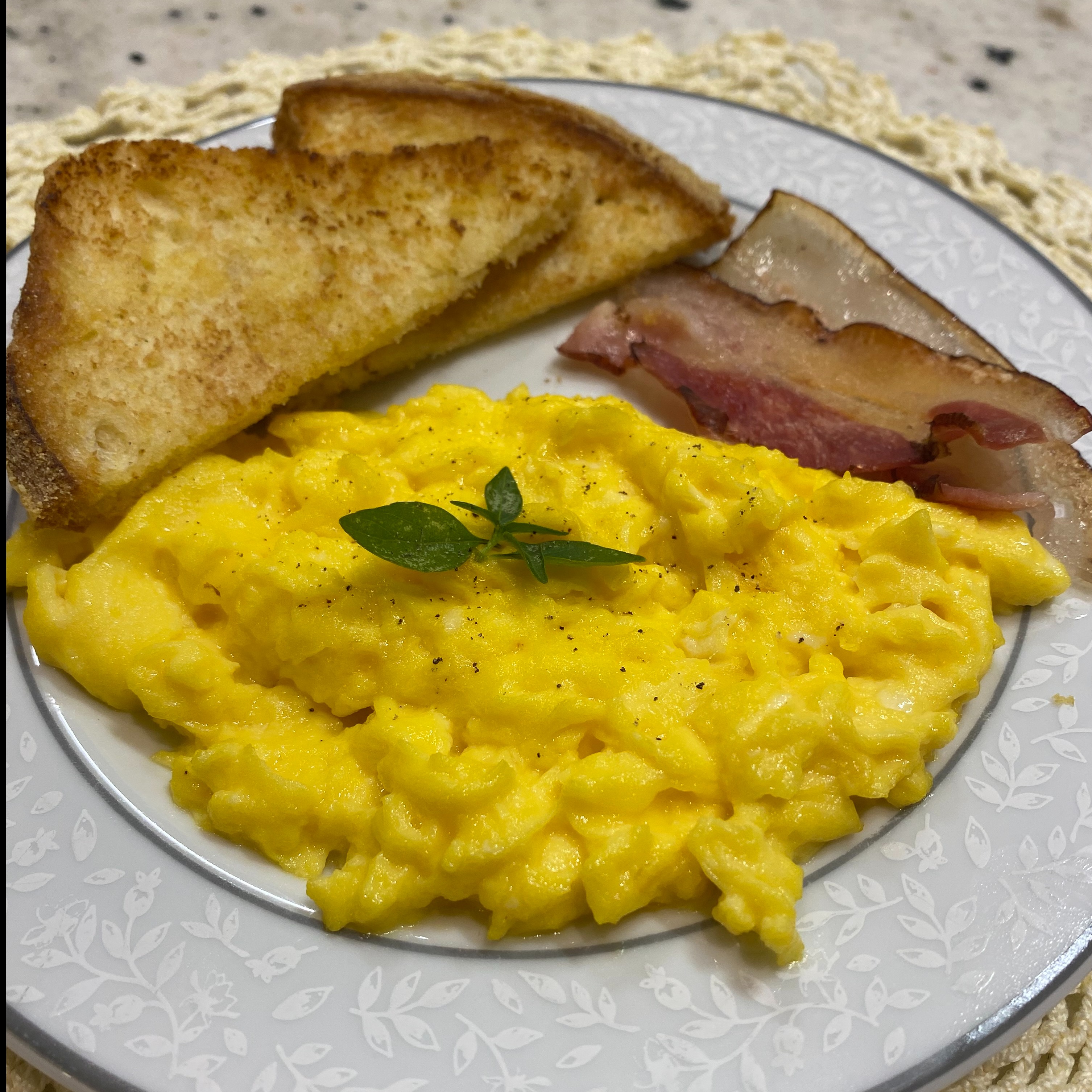 Brioche Com Ovos Mexidos