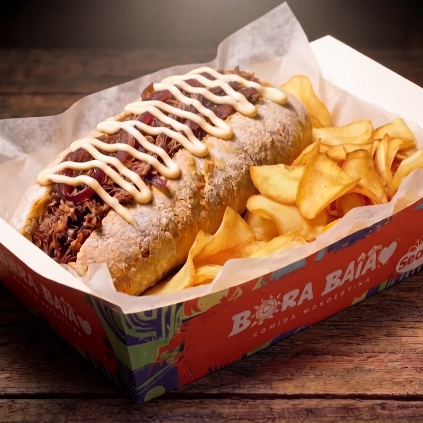Sanduíche de Costela com chips de aipim