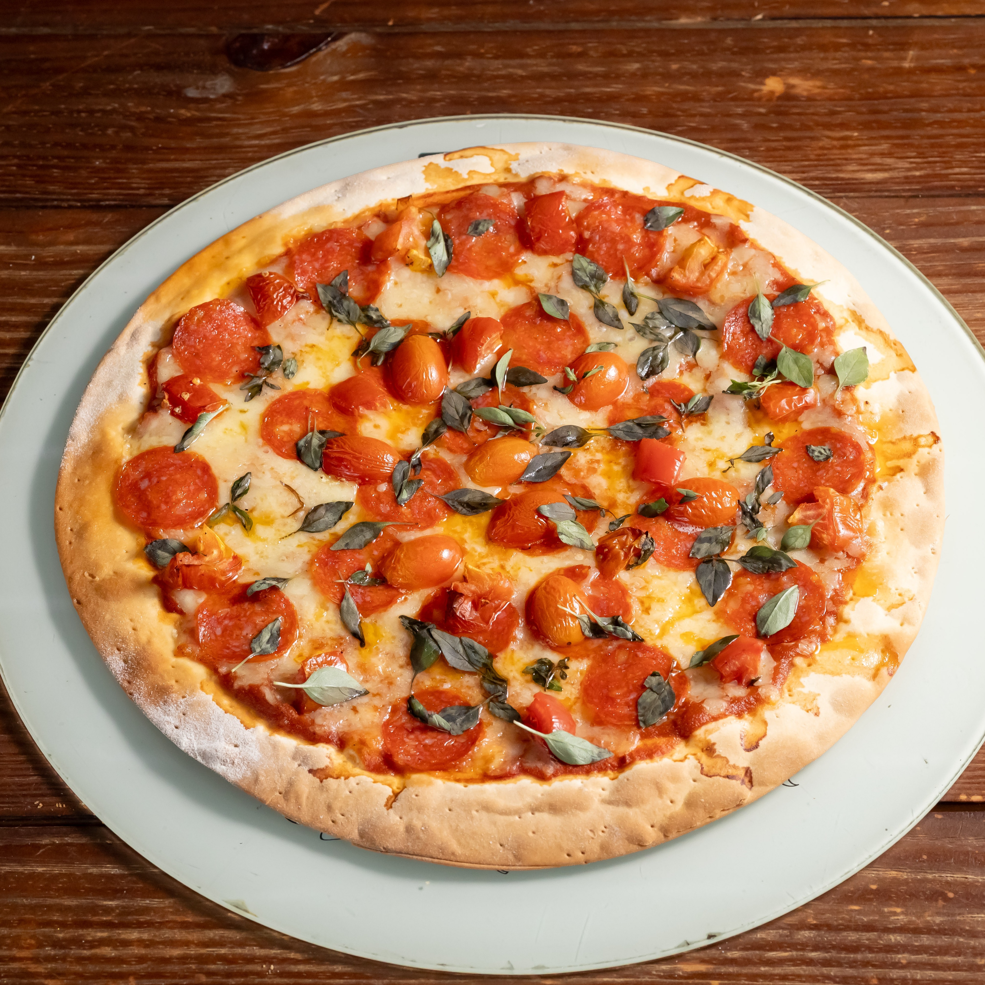 Pizza de Pepperoni com Mix de Tomates Assados