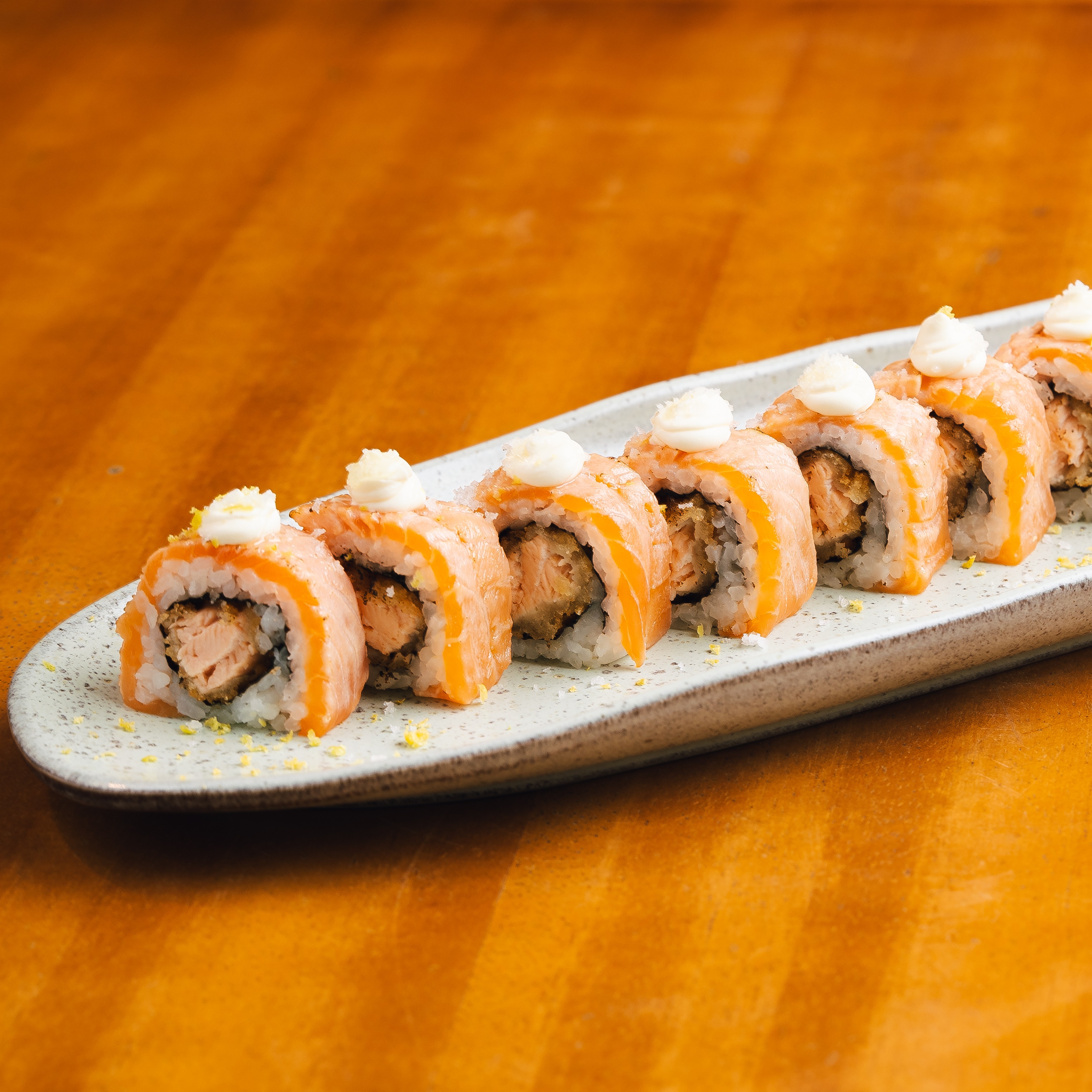 Makimono Uramaki Salmão Trufado
