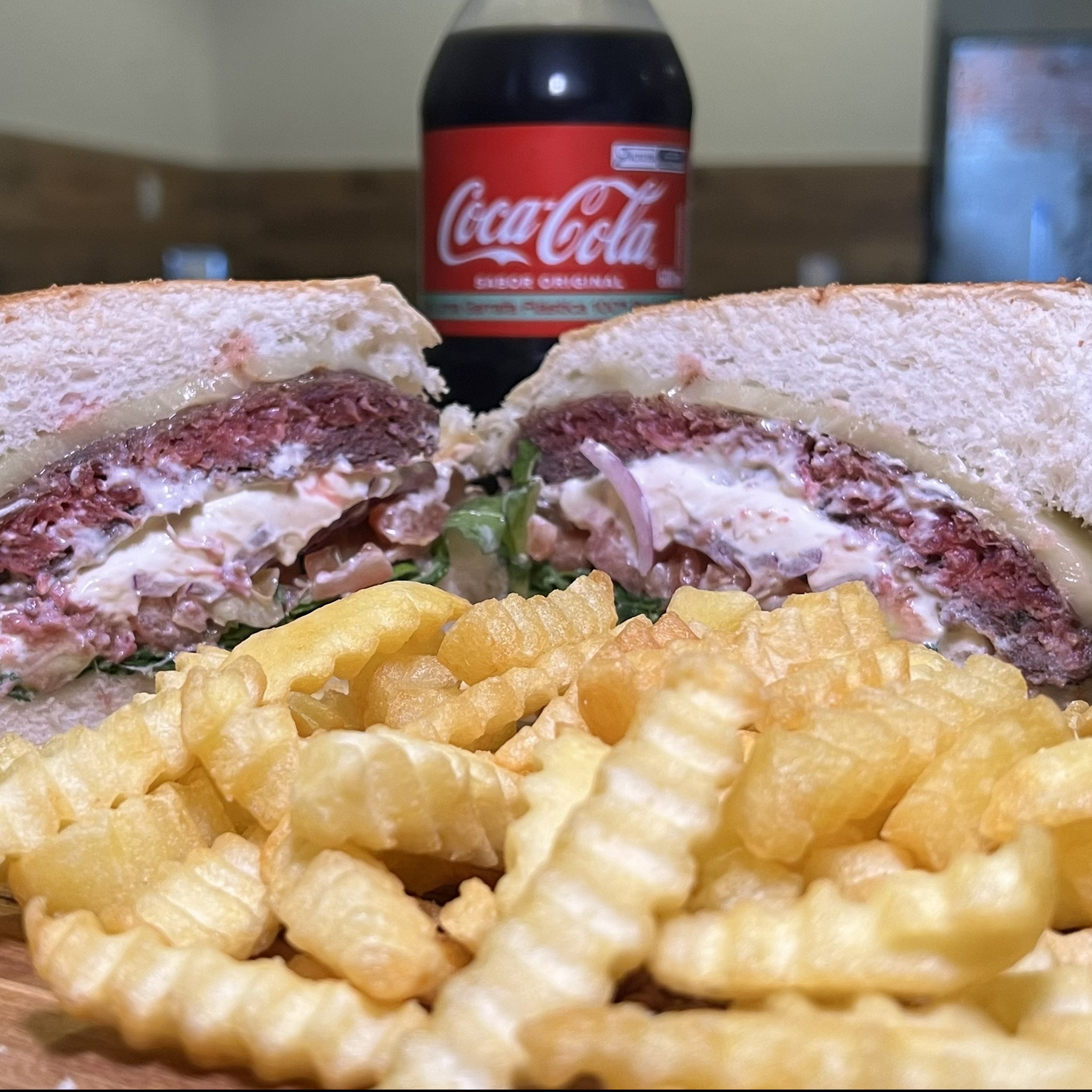 ** Costela Burguer 200gr + Fritas + Coca 600ml **