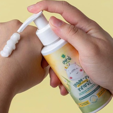 Leave in Creme de pentear Natural com blend de 7 óleos vegetais e Extrato de aloe vera e camomila + pantenol - 110 ml