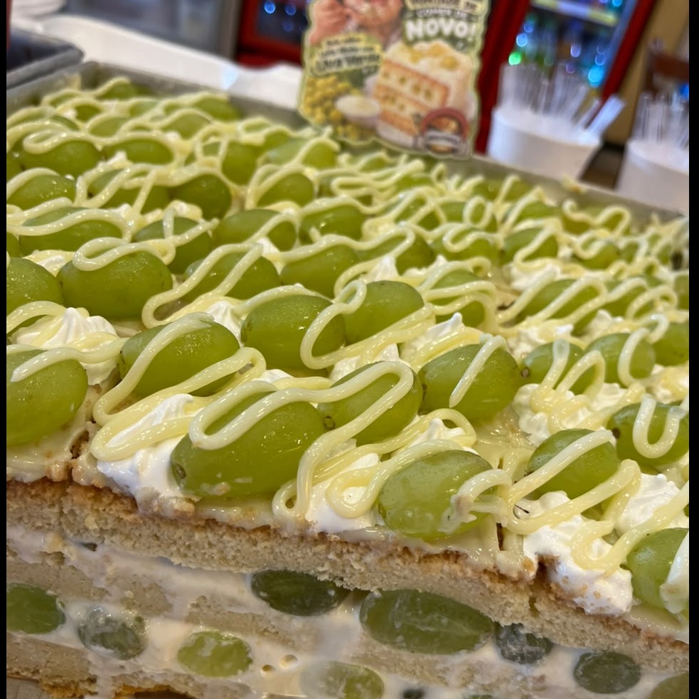Bolo fatia Leite Ninho e Uva verde 