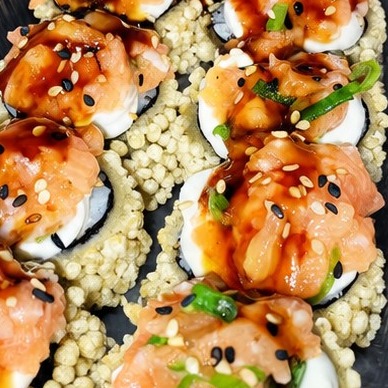 Hot Flocos c/ Tartar de Salmão (10 peças)
