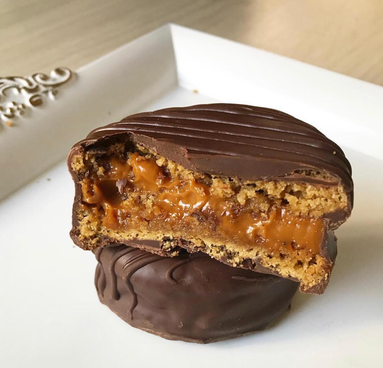 Alfajor isabela akkari