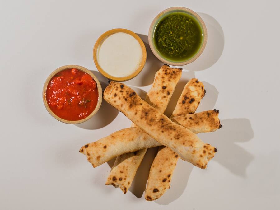 Bordas de pizza e molhinhos