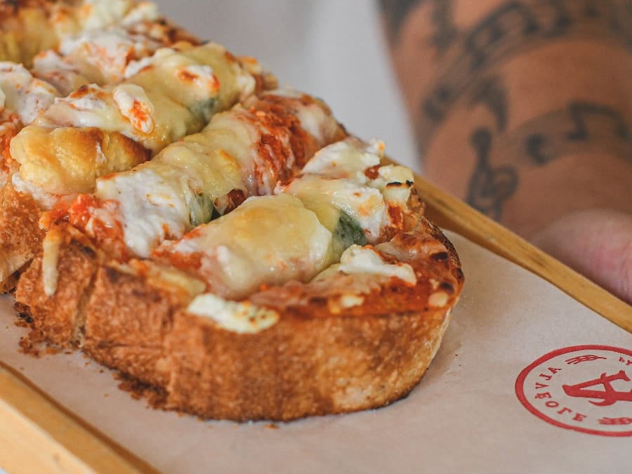 Bruschetta (pré-pronta, precisa ser esquentada)