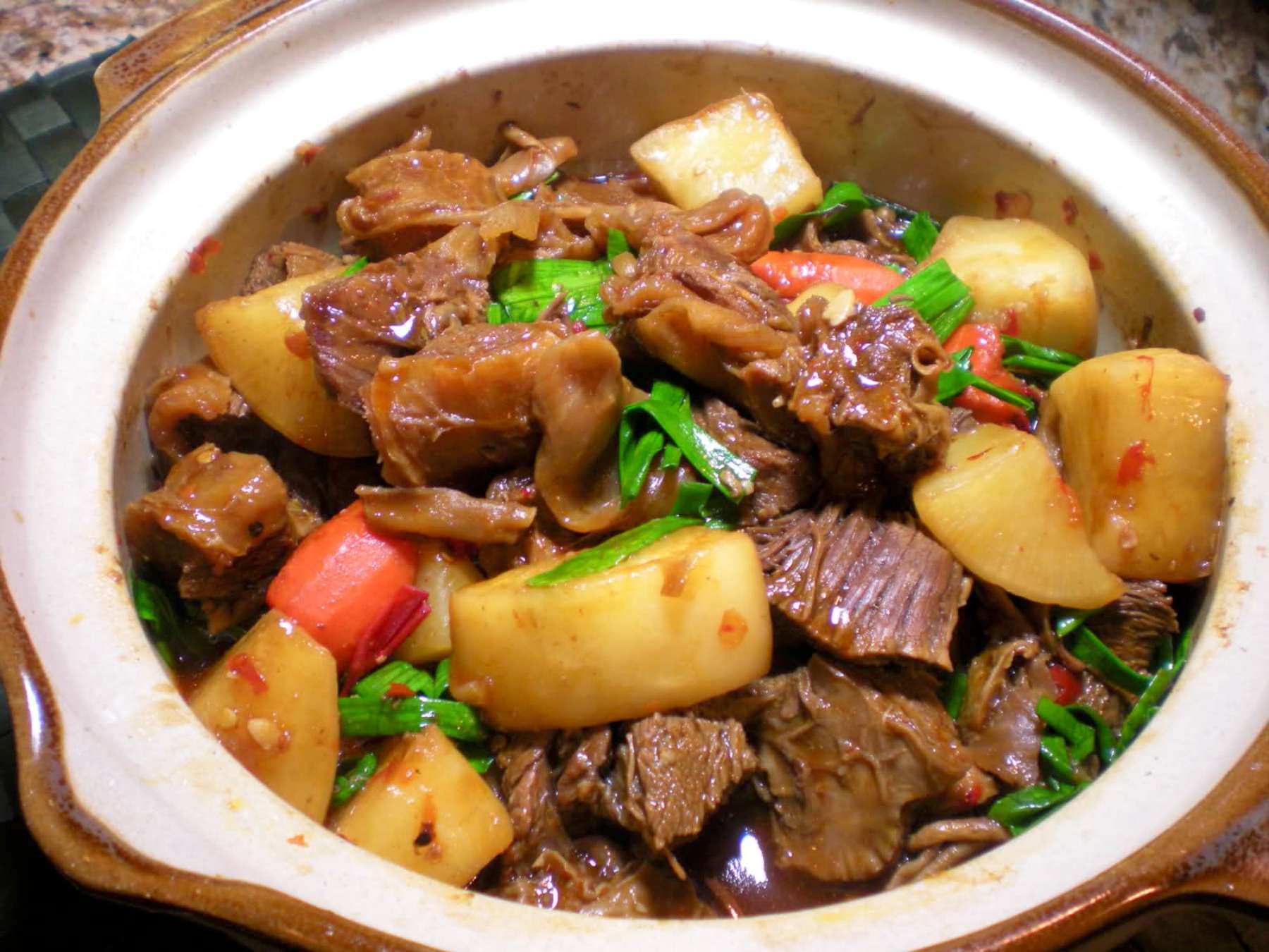 Carne na Cumbuca (牛腩煲)