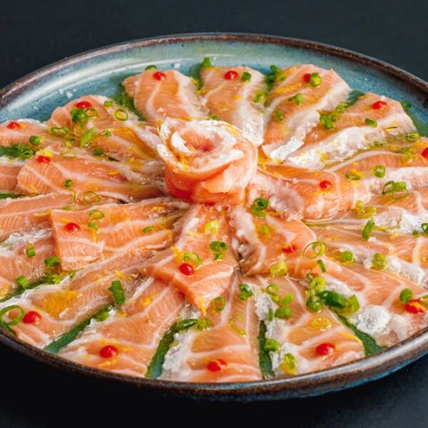 Carpaccio de barriga de salmão trufado