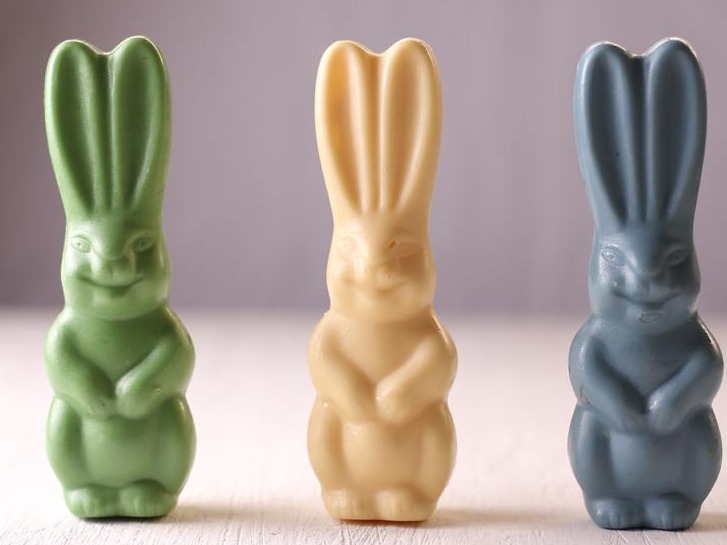 Coelhinho de chocolate branco 50g colorido.