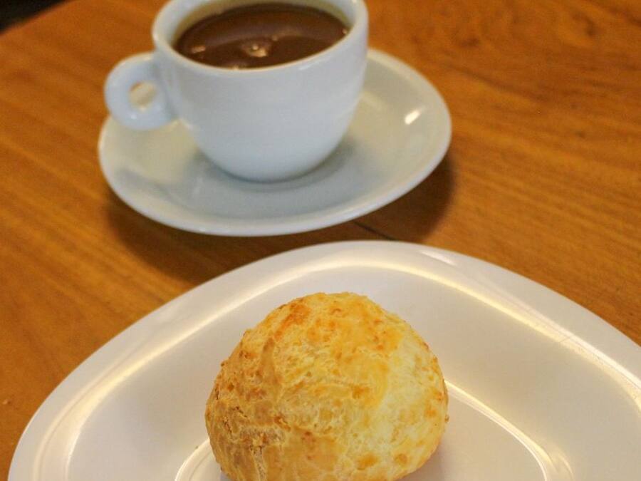 Combo Cappuccino Manní Médio + Pão de Queijo