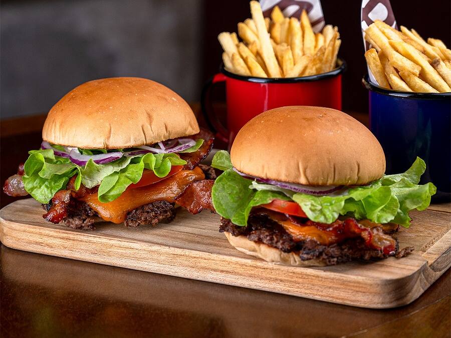 Combo Casal (02 Salad bacon smash + 02 Fritas Grátis)