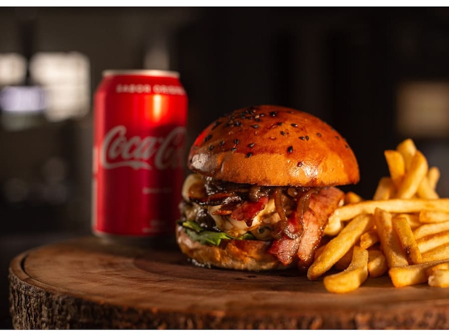 Combo Individual Pão com carne + Coca-Cola + Fritas