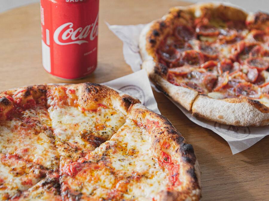 Combo: 2 Pizzas pequenas + Bebida Grátis