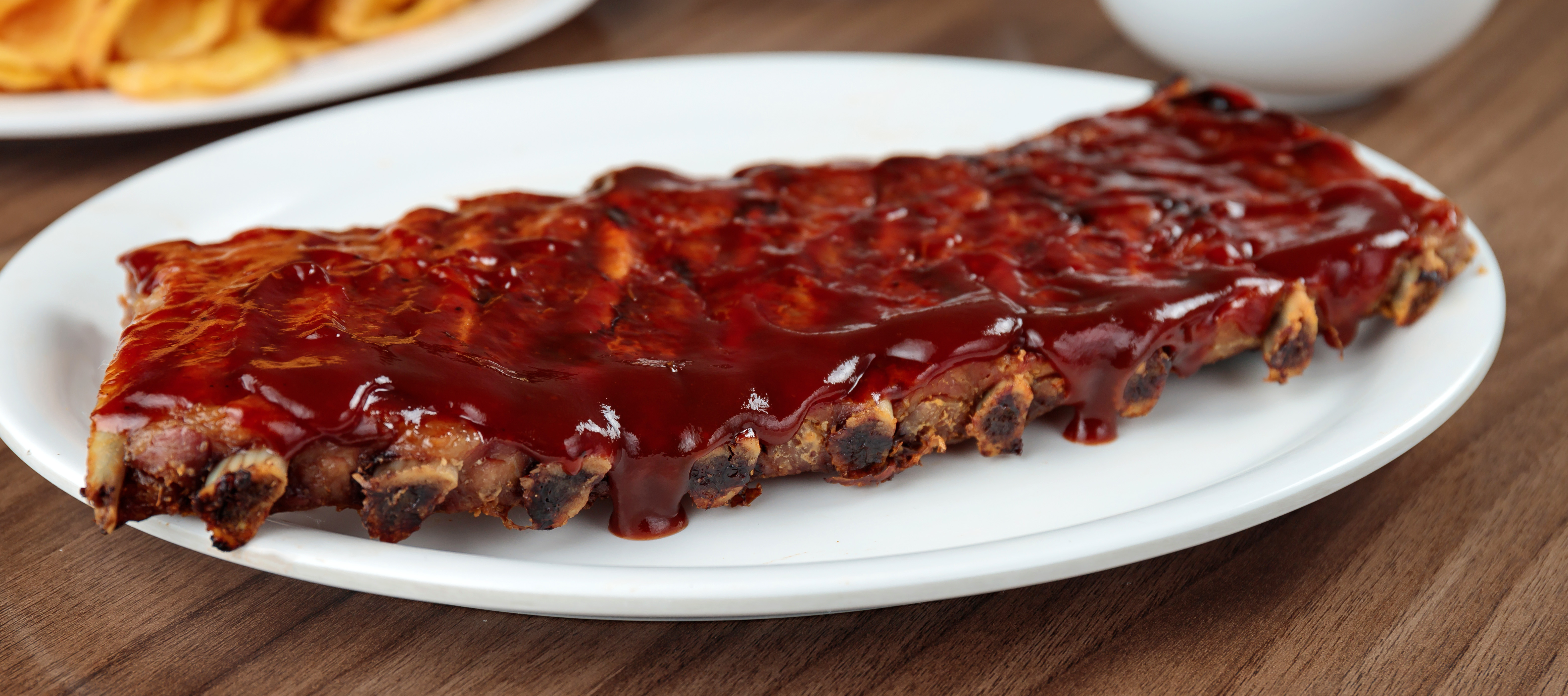 Costela suína com fritas & barbecue