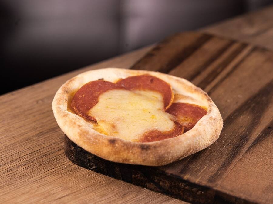 Esfiha de Calabresa c/ Queijo