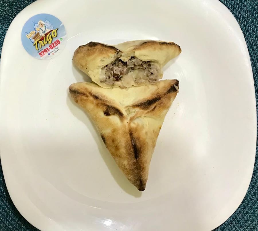 Esfiha de carne fechada com Catupiry