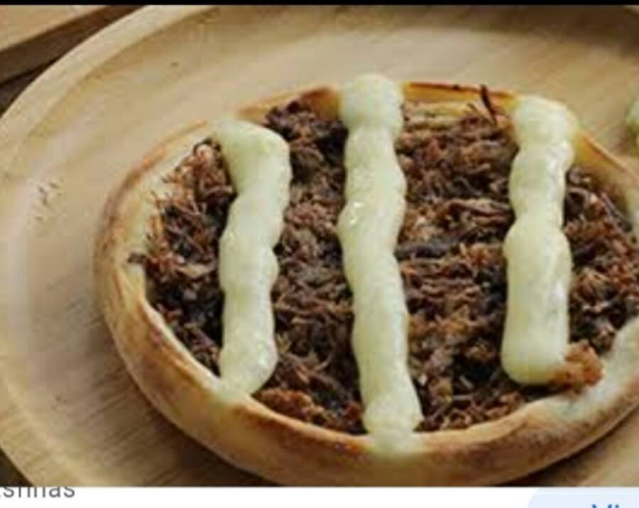 Esfiha de Carne Seca c/ Catupiry